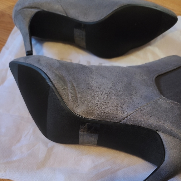 💕 2/$30 Dream Pairs Gray Heeled Booties - size 8 - Picture 6 of 6